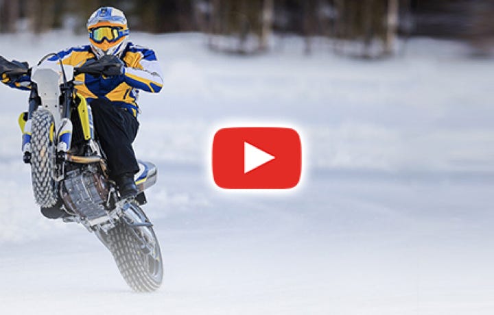 2RTeam réponds à vos attentes en vous fournissants vos maxi clous pour pneus moto afin de rouler sur glace.